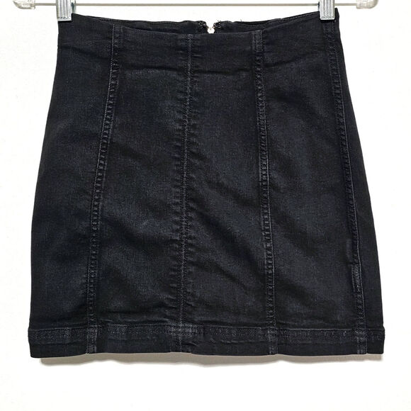 Free People Black Denim Stretch Mini Skirt Women's Size 4 Preppy Minimalist - Picture 1 of 7